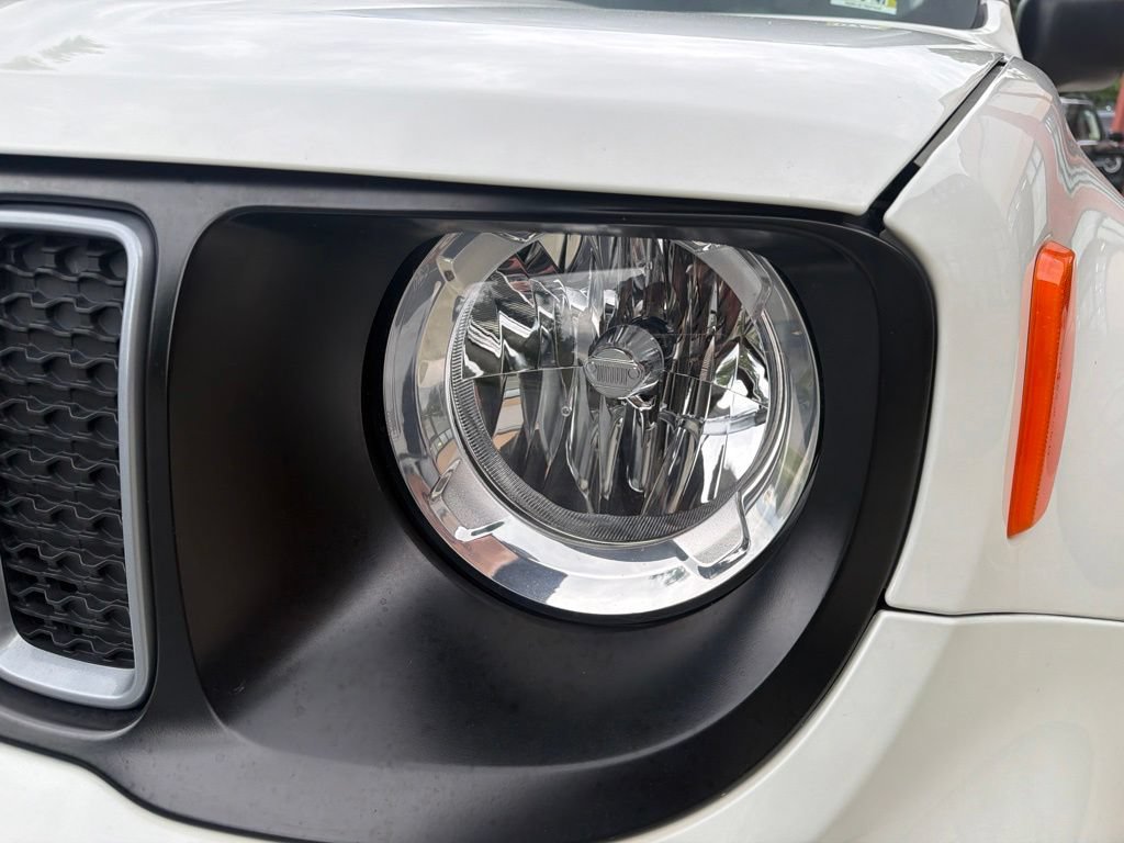Used 2023 Jeep Renegade Latitude AWD/4WD image 16