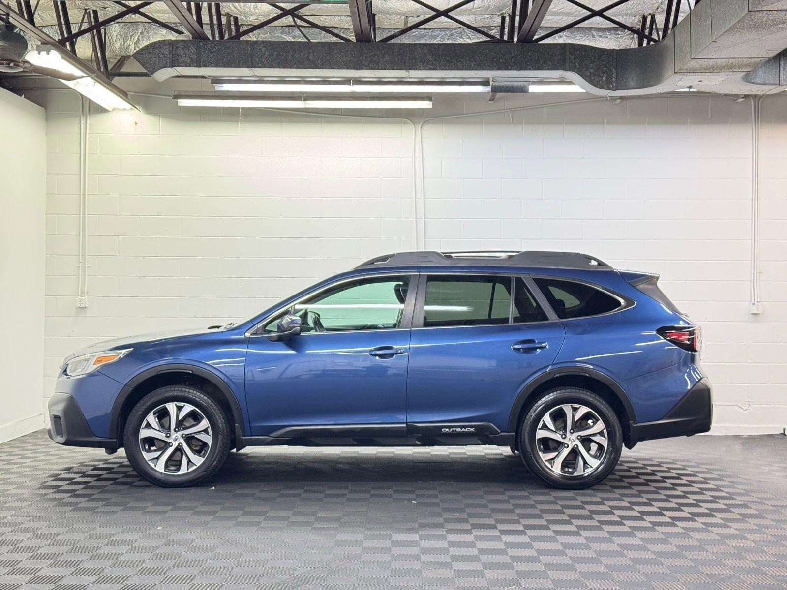 Used 2021 Subaru Outback Limited image 3