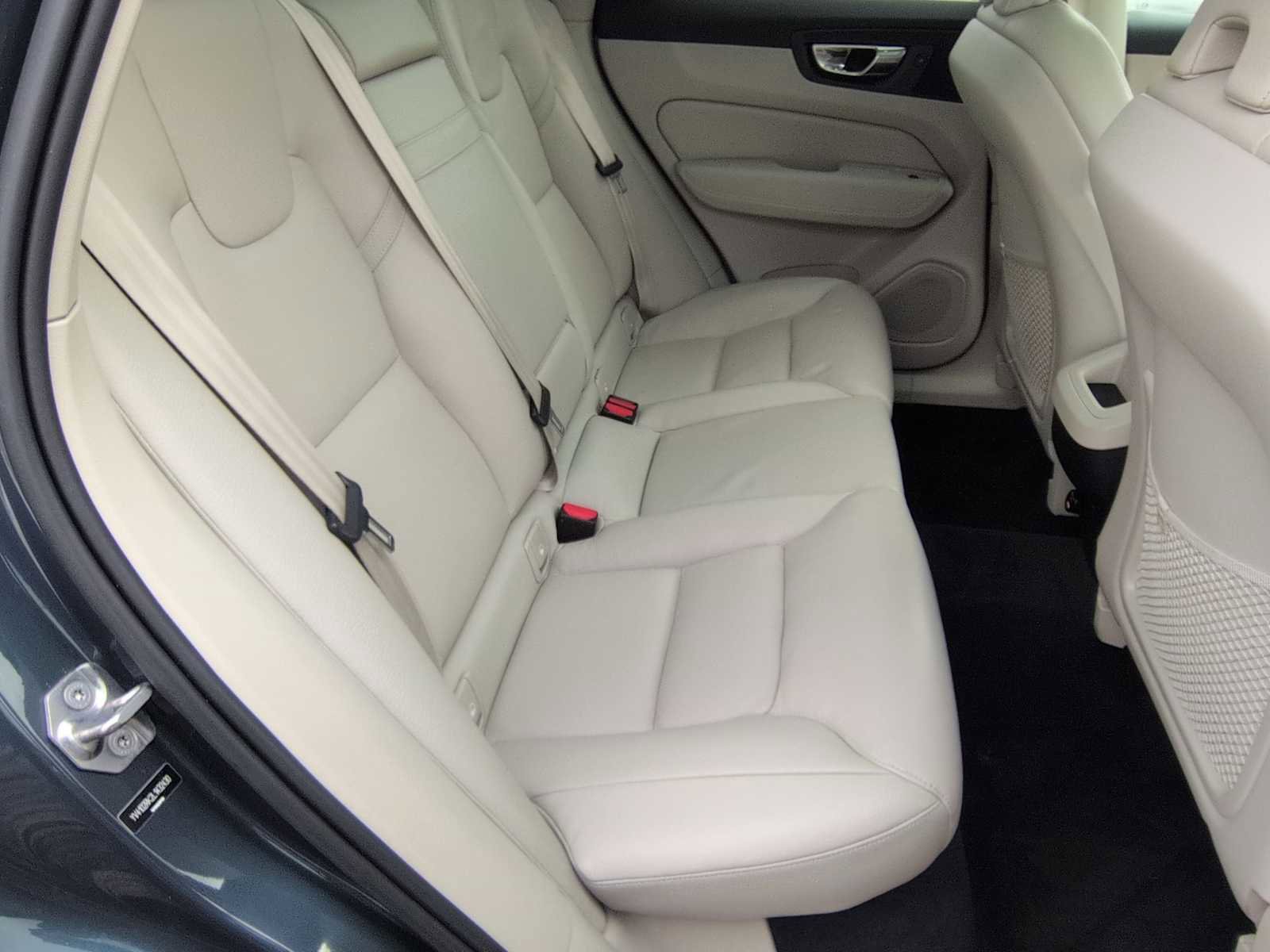 Used 2020 Volvo XC60 T5 Momentum image 21