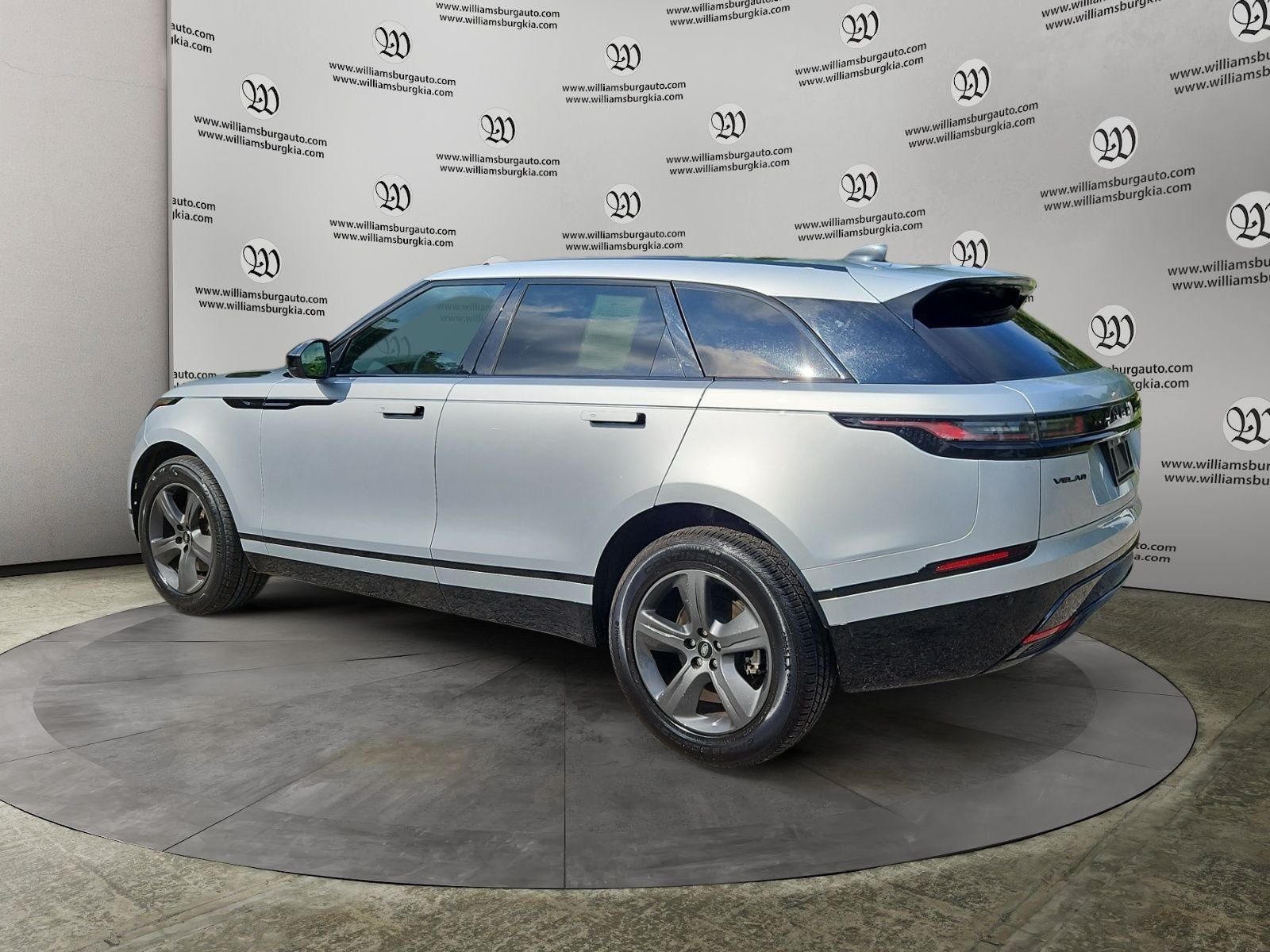 Used 2025 Land Rover Range Rover Velar Dynamic SE AWD/4WD image 3