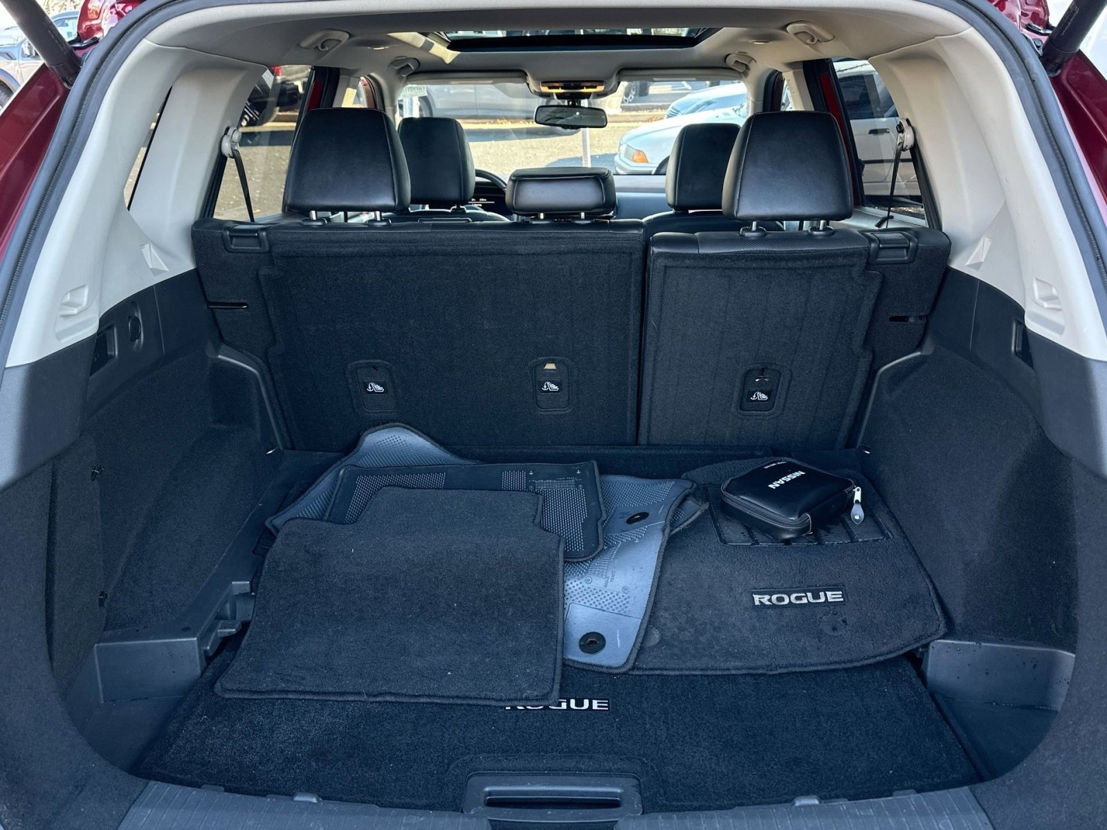 Used 2021 Nissan Rogue Platinum image 36