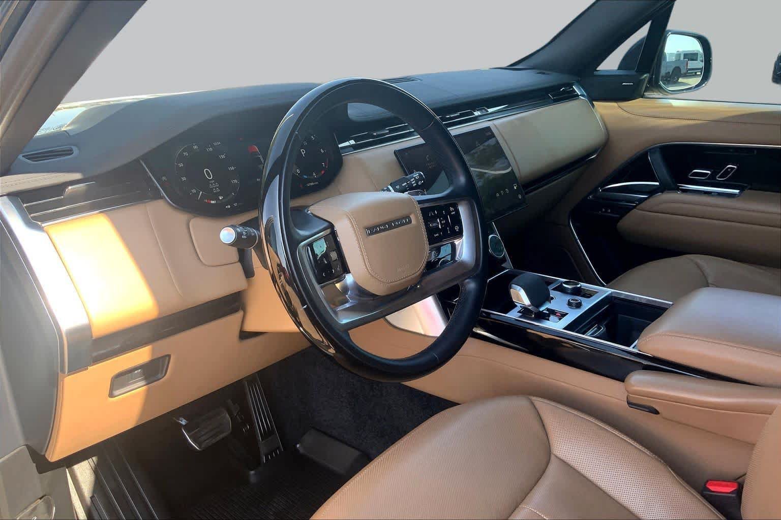 Used 2023 Land Rover Range Rover Long Wheelbase SE AWD/4WD image 18