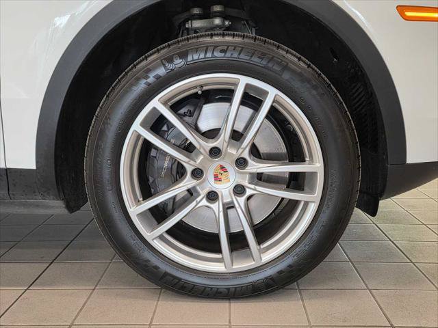 Used 2023 Porsche Cayenne AWD/4WD image 11