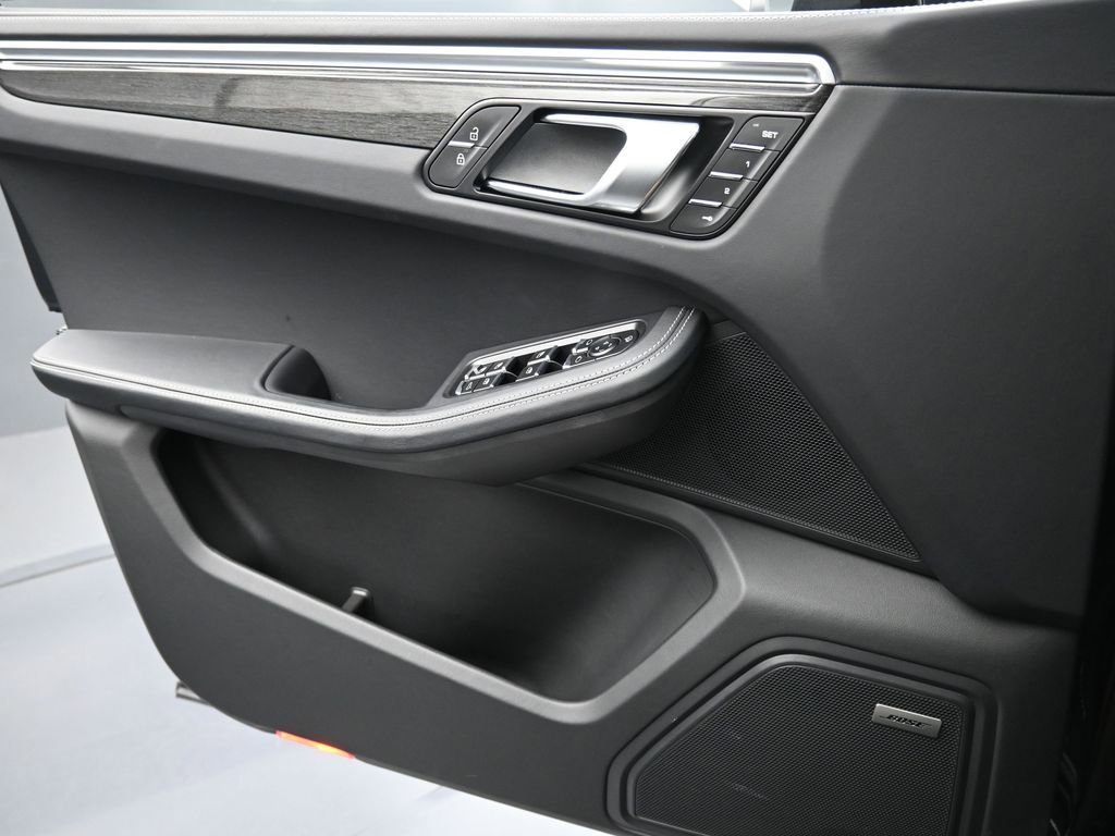 Certified 2025 Porsche Macan GTS image 23