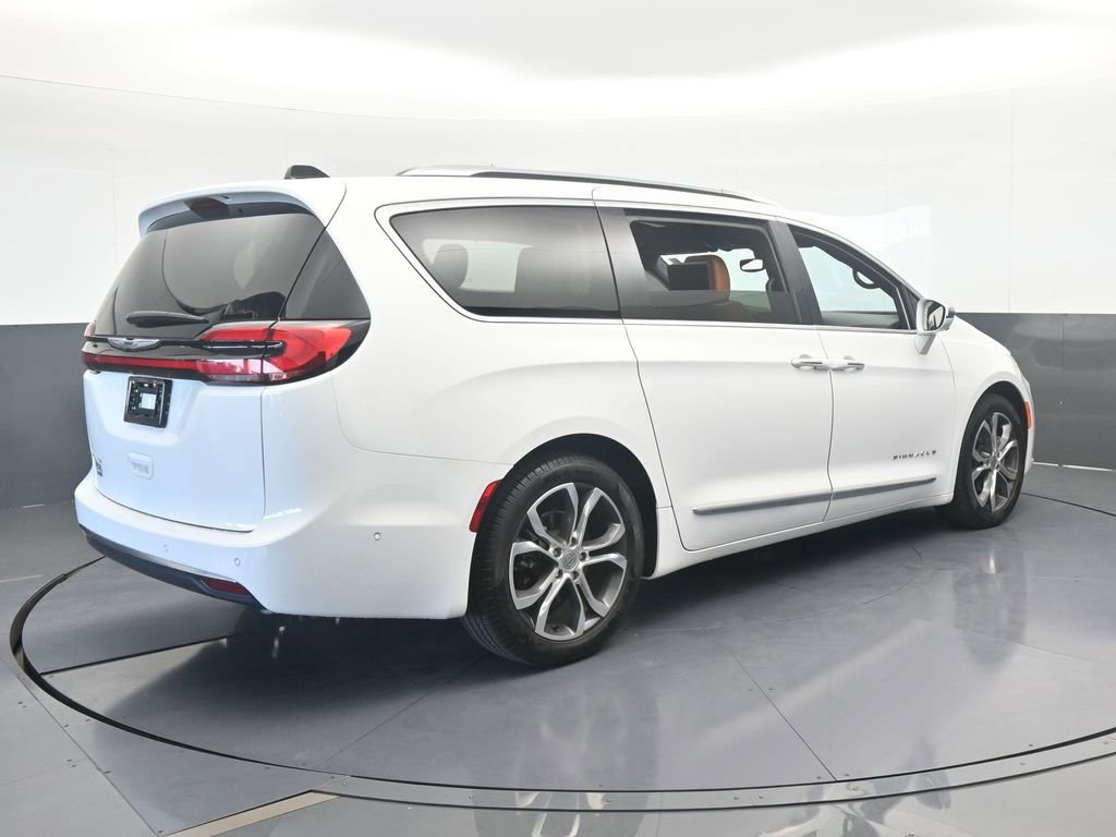 Used 2024 Chrysler Pacifica Pinnacle image 6