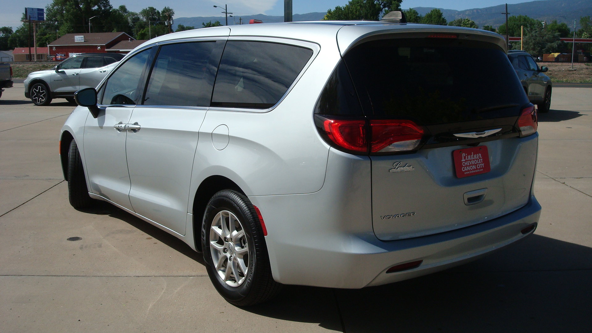 Used 2024 Chrysler Voyager LX FWD image 6