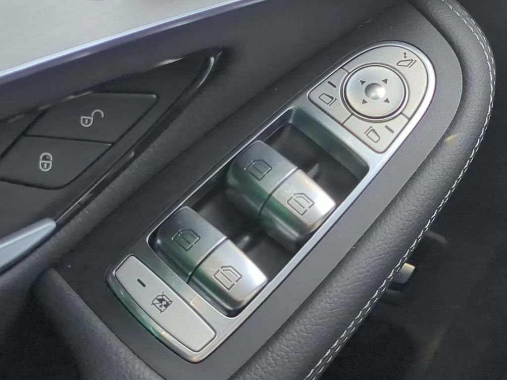 Used 2021 Mercedes-Benz GLC 300 image 23