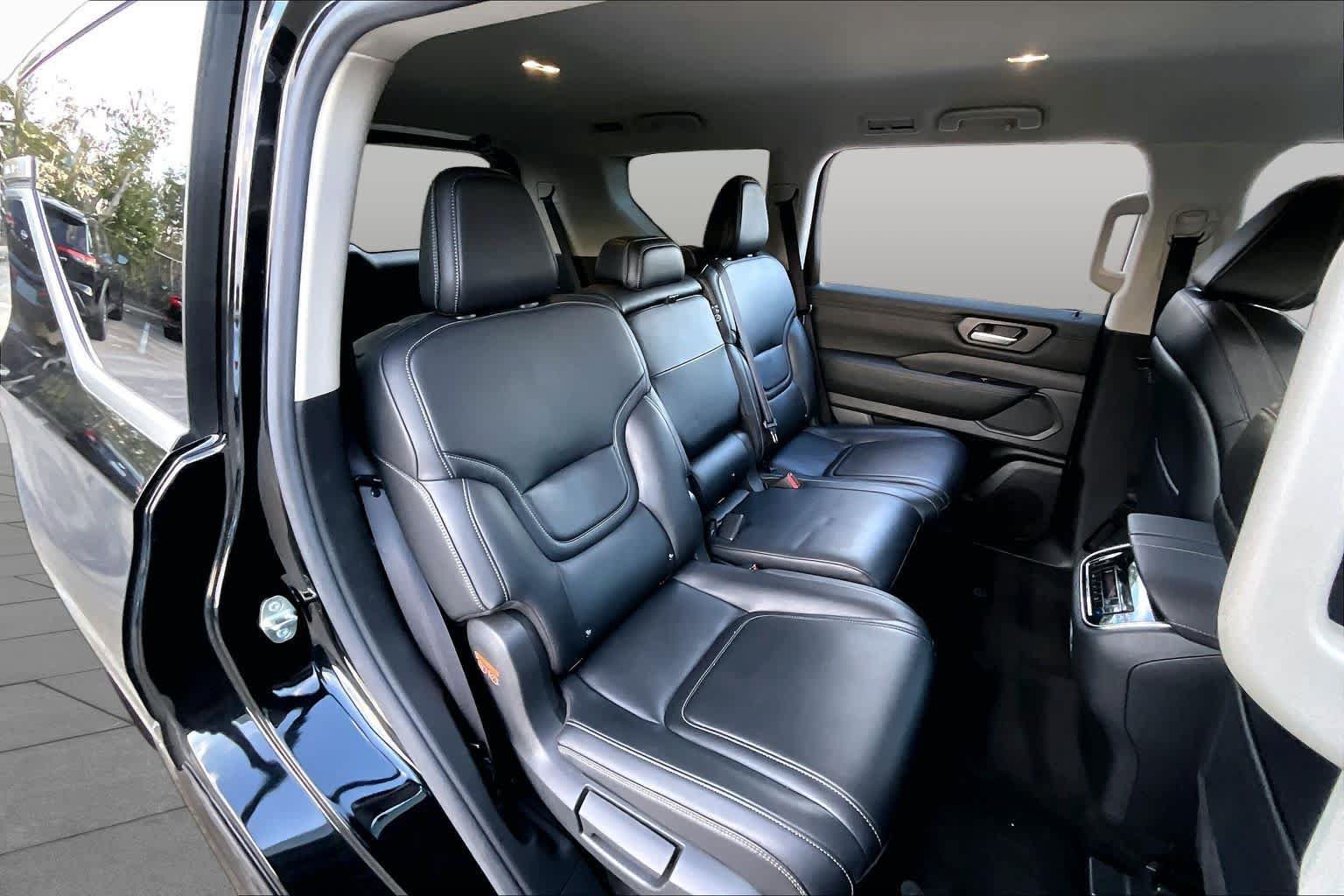 Certified 2025 Nissan Armada SV AWD/4WD image 21
