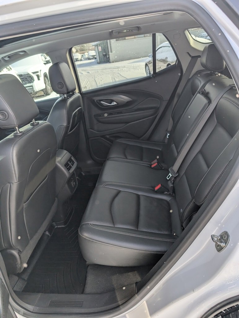 Used 2022 GMC Terrain SLT image 16