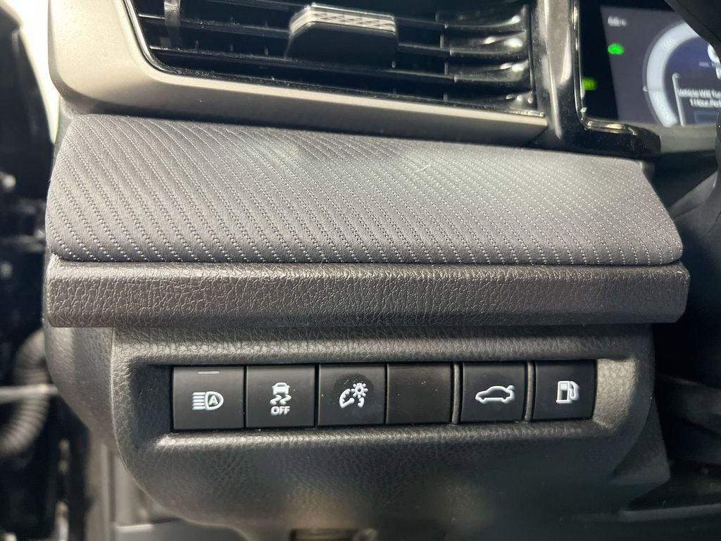 Used 2025 Toyota Camry SE FWD image 19