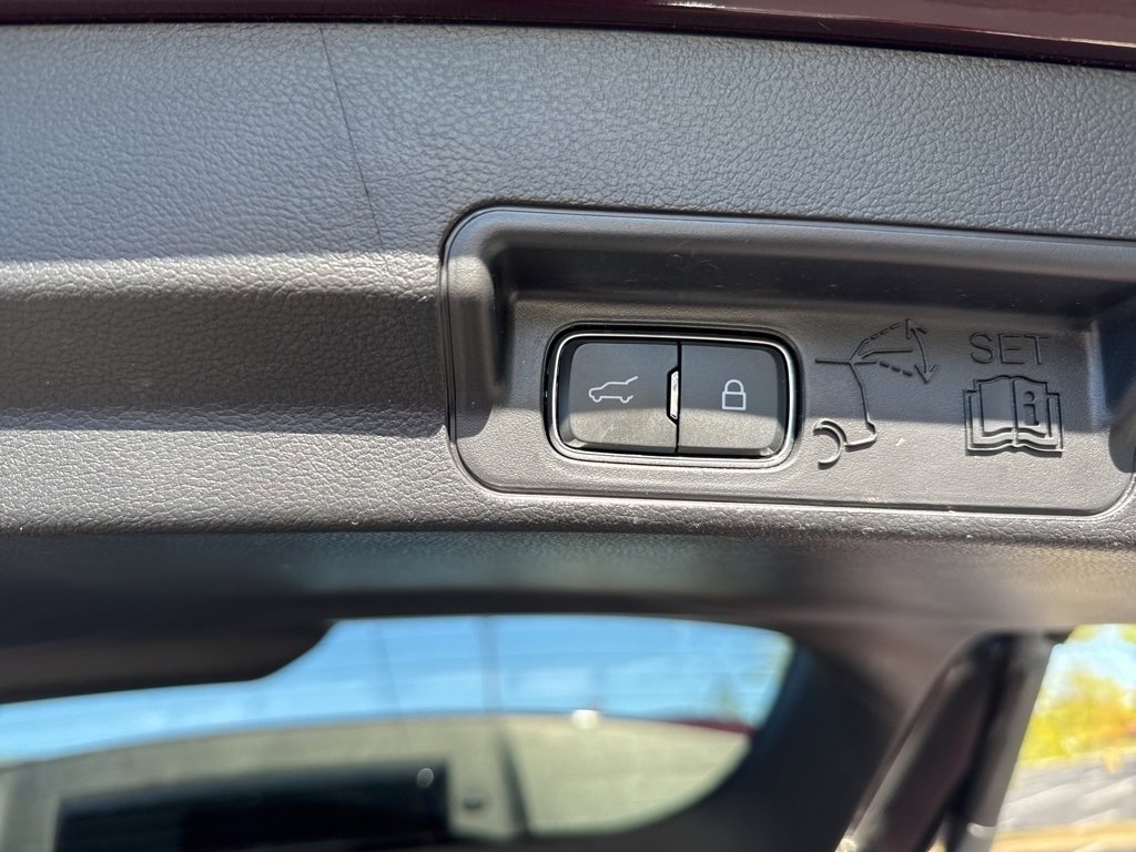 Used 2022 Ford Explorer Limited w/ Equipment Group 301A image 12