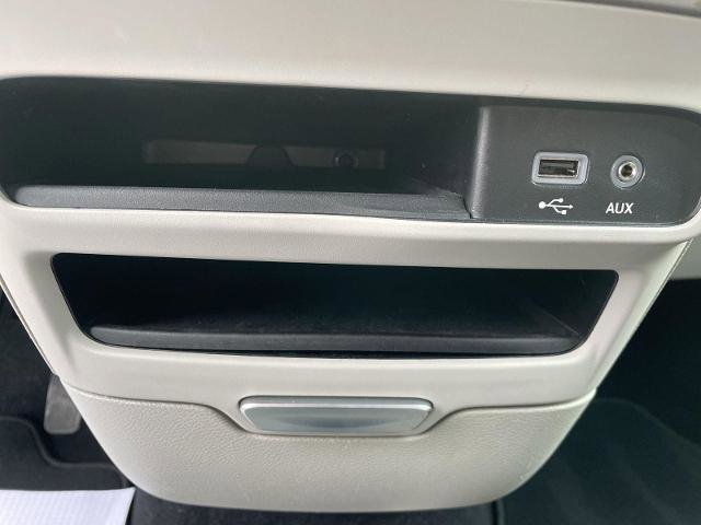Used 2018 Chrysler Pacifica Touring Plus w/ Tire & Wheel Group FWD image 21