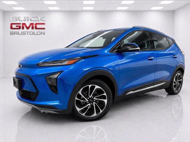 Used 2023 Chevrolet Bolt EUV Premier w/ Sun & Sound Package FWD image 1