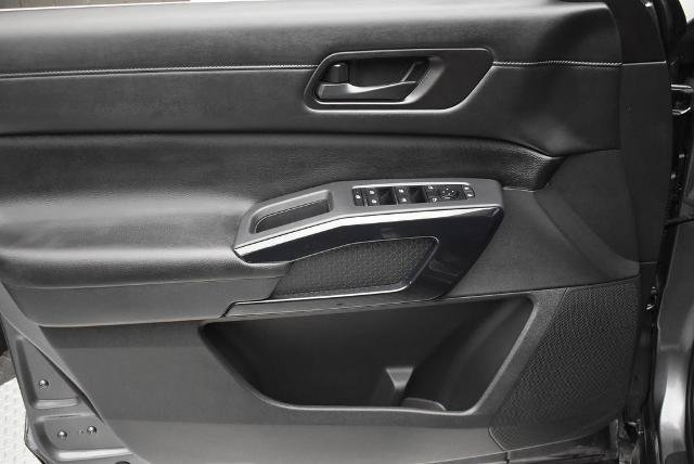 Certified 2025 Nissan Pathfinder SV FWD image 9