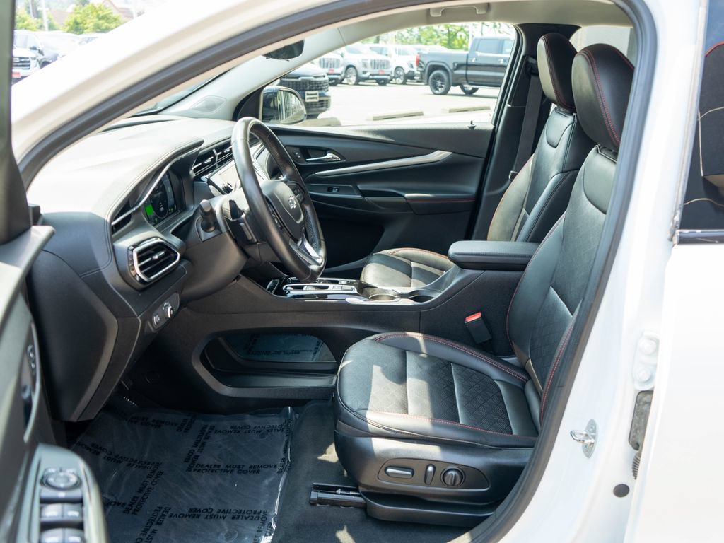 Certified 2023 Chevrolet Bolt EUV Premier w/ Redline Edition FWD image 11