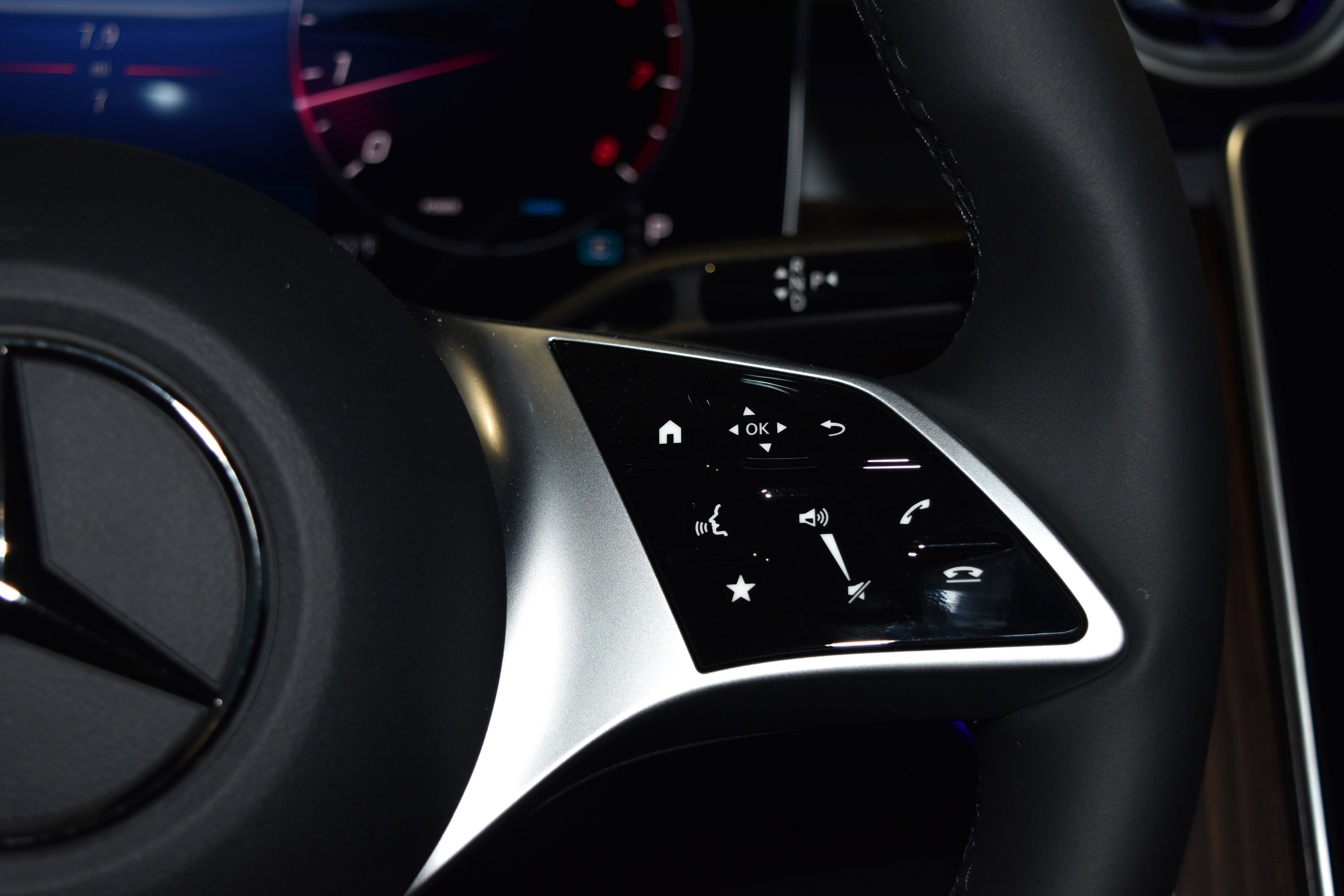 New 2025 Mercedes-Benz C 300 4MATIC Sedan image 9