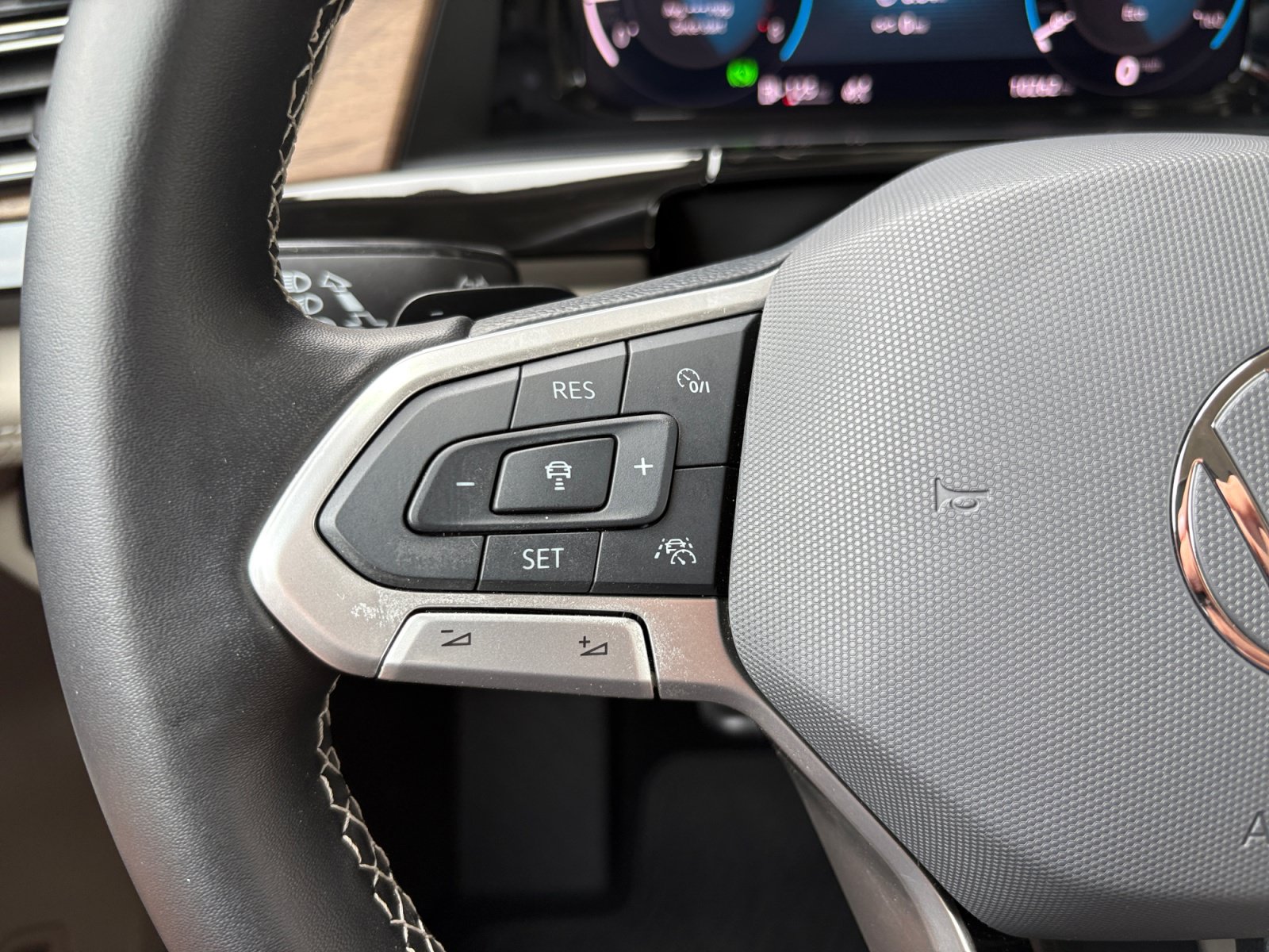 Certified 2025 Volkswagen Atlas SE FWD image 15