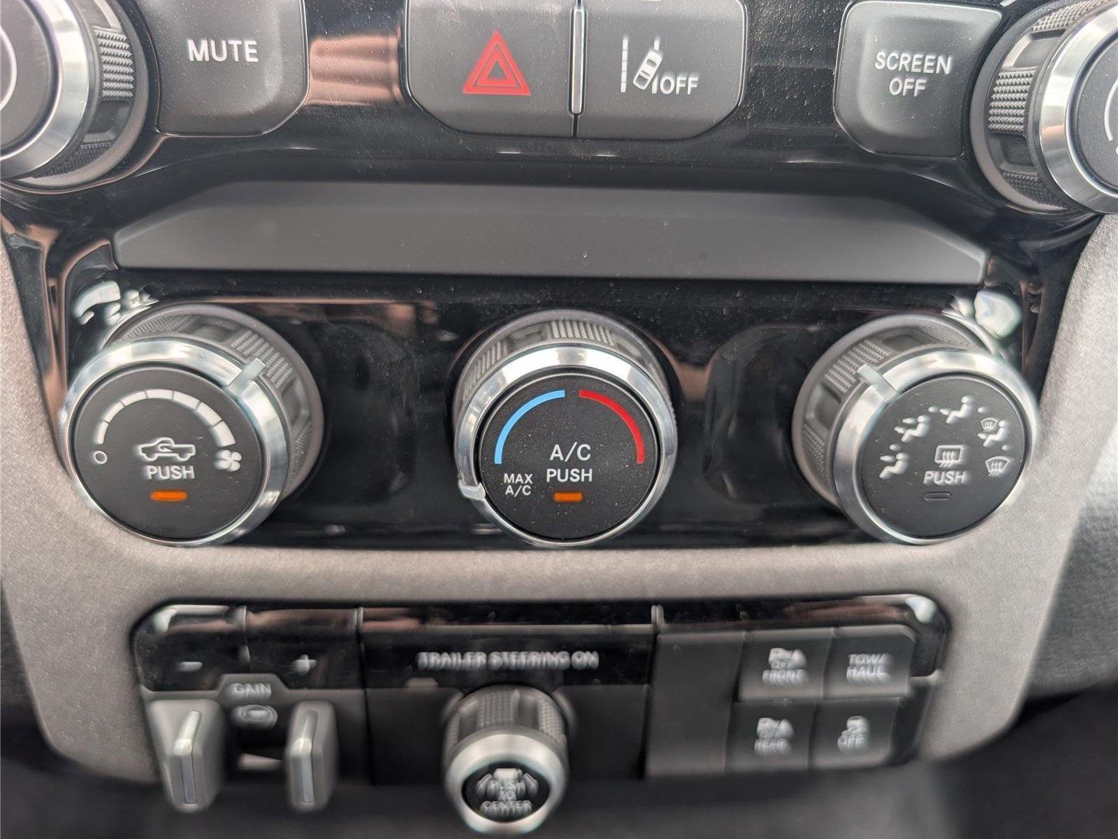New 2026 RAM 1500 Express AWD/4WD image 23