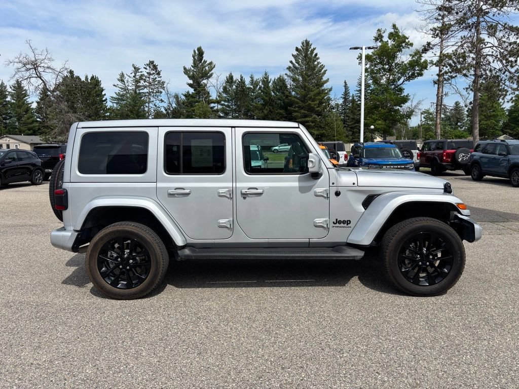 Used 2023 Jeep Wrangler Unlimited Sahara AWD/4WD image 2