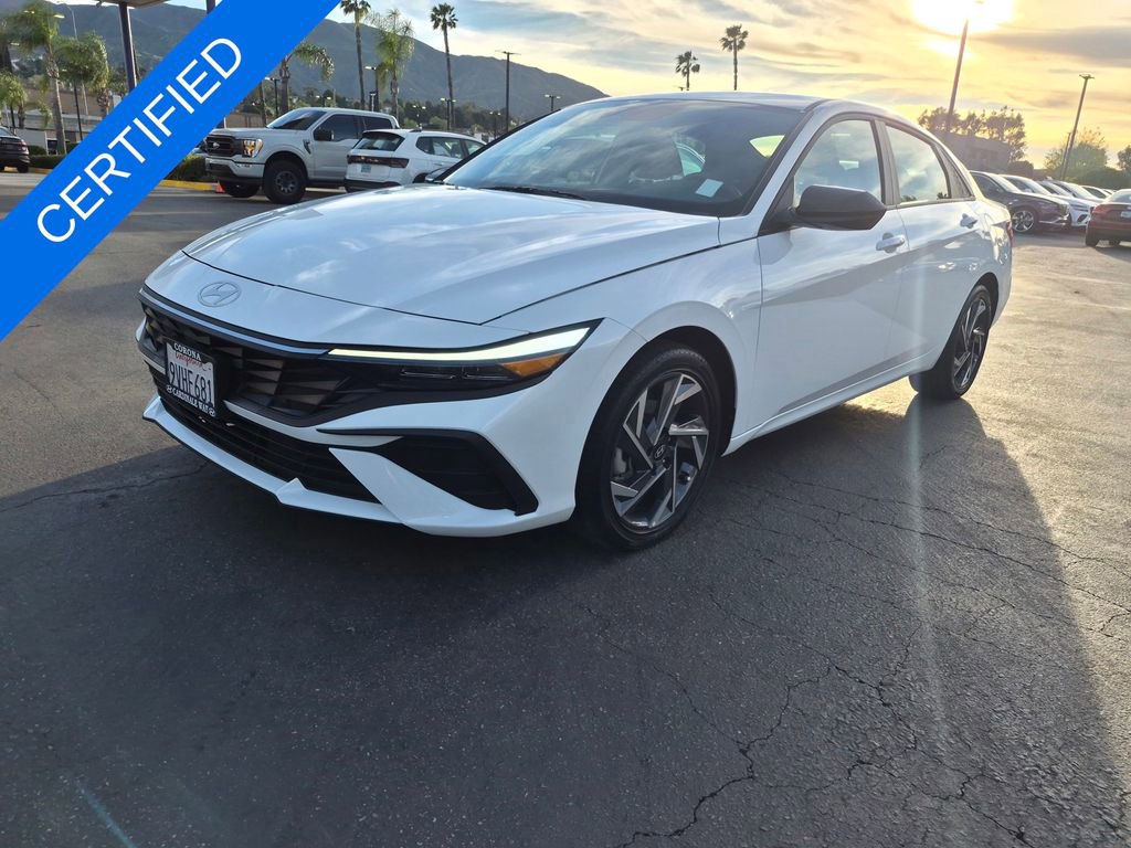 Used 2025 Hyundai Elantra SEL image 3