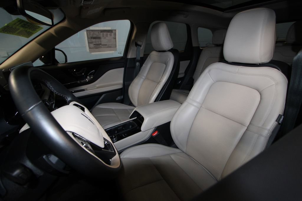 Used 2025 Lincoln Corsair Grand Touring w/ Towing Package image 4