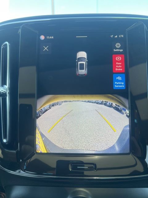 Used 2025 Volvo XC40 B5 Core w/ Climate Package image 14