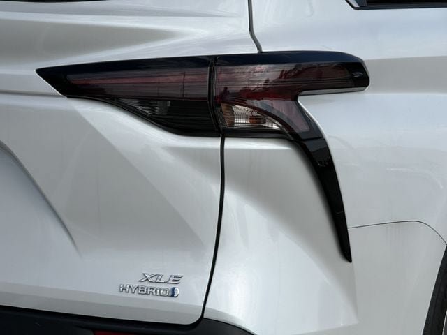 Used 2023 Toyota Sienna XLE FWD image 7