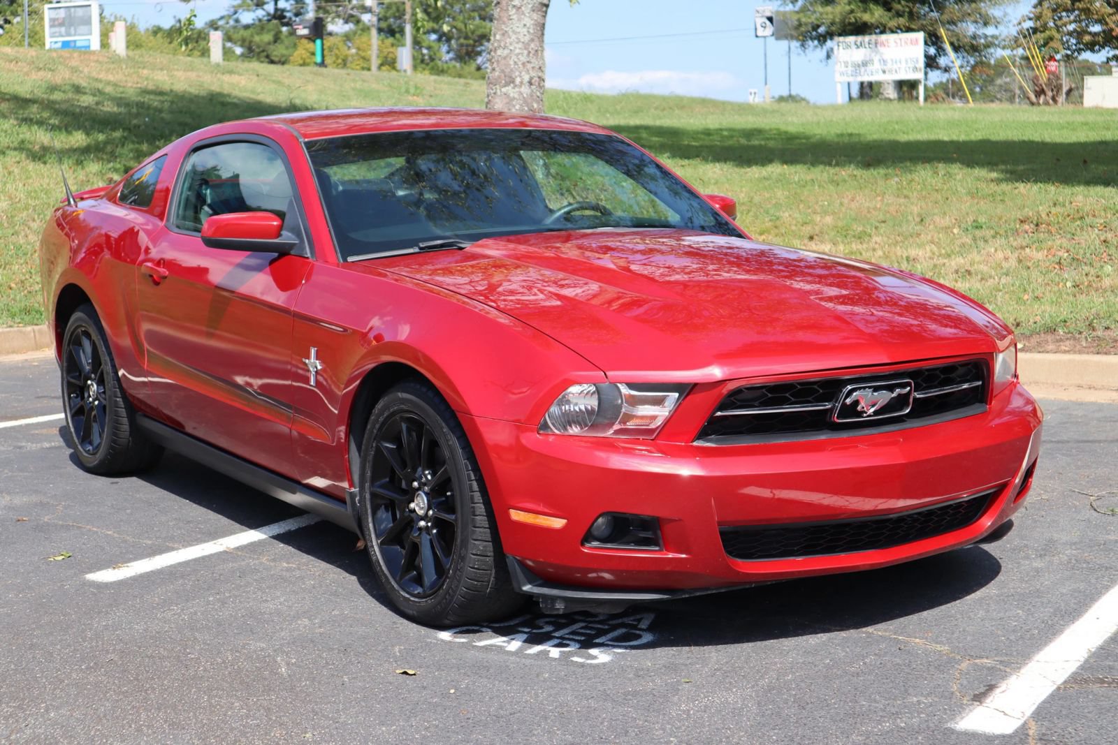 Used 2010 Ford Mustang Coupe RWD image 3