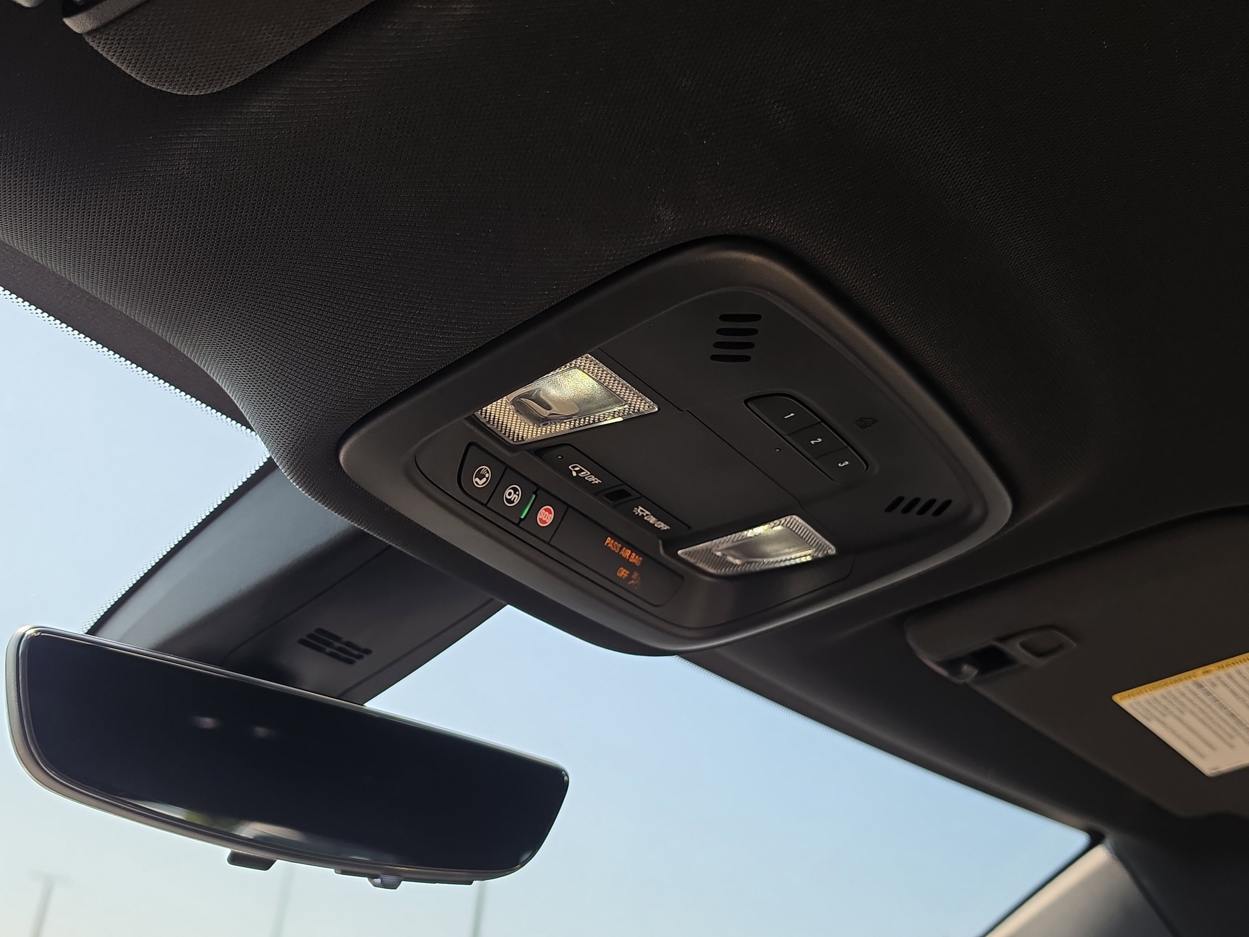 Used 2023 Chevrolet Traverse Premier FWD image 29