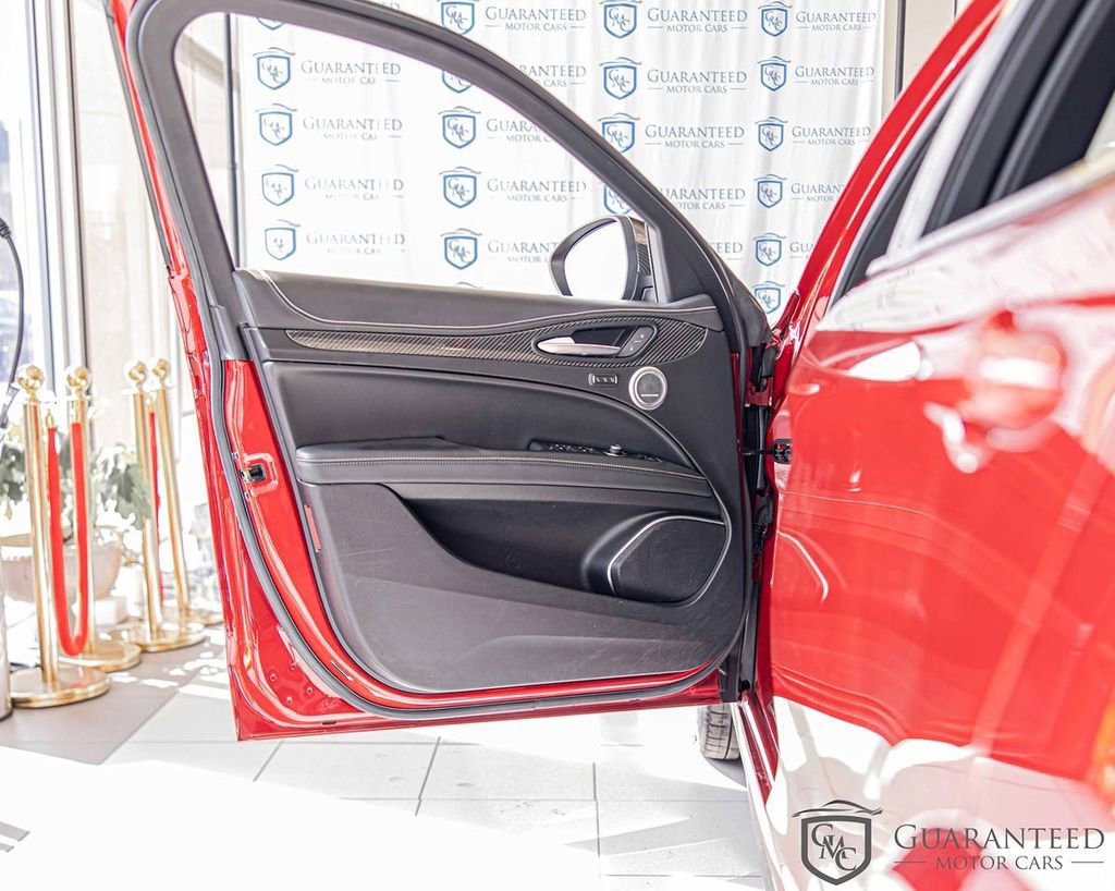 Used 2021 Alfa Romeo Stelvio Quadrifoglio image 33