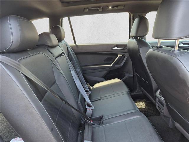Used 2018 Volkswagen Tiguan SEL w/ R-Line Package FWD image 15