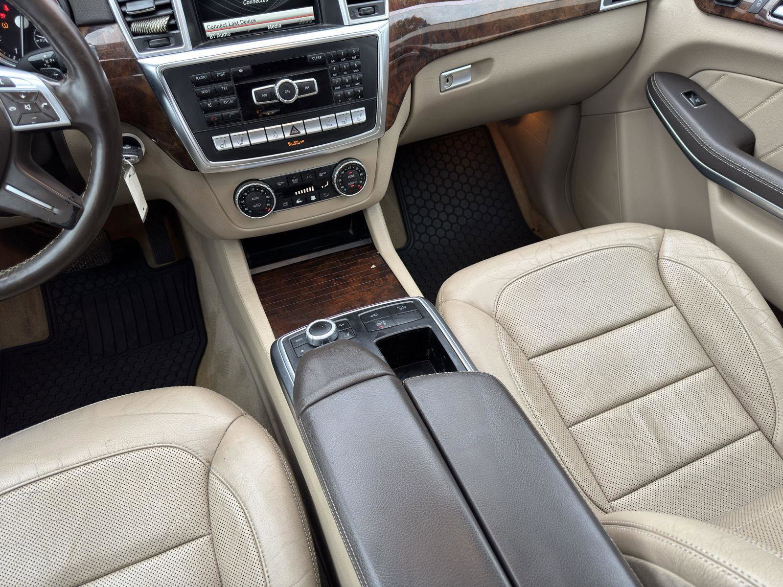 Used 2014 Mercedes-Benz GL 550 4MATIC image 35