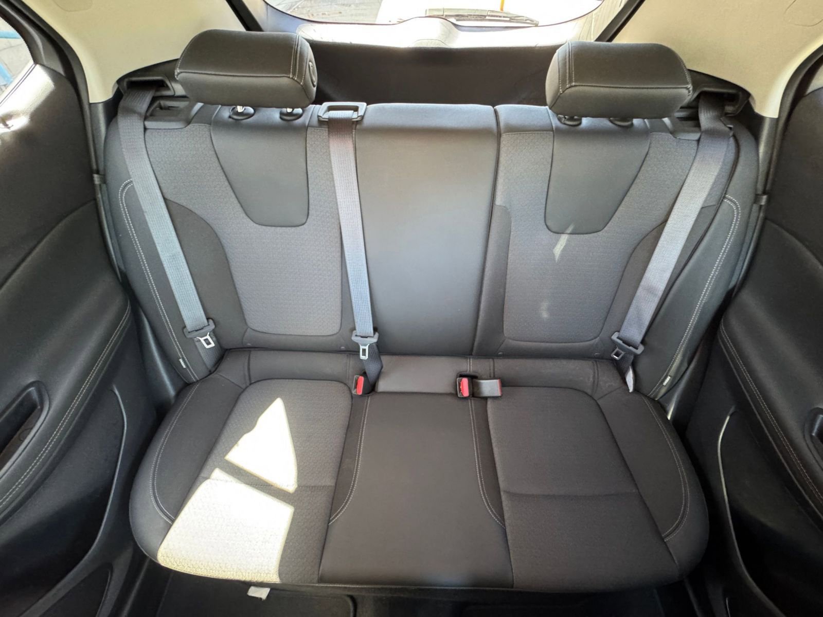 Used 2025 Buick Encore GX Preferred AWD/4WD image 38