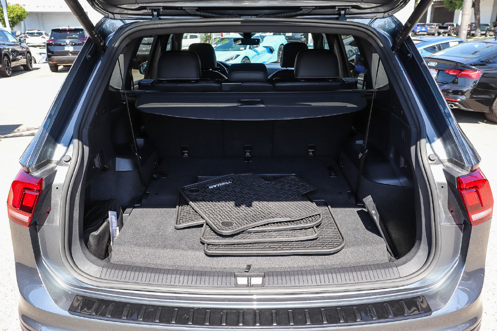 Used 2024 Volkswagen Tiguan SE R-Line FWD image 24