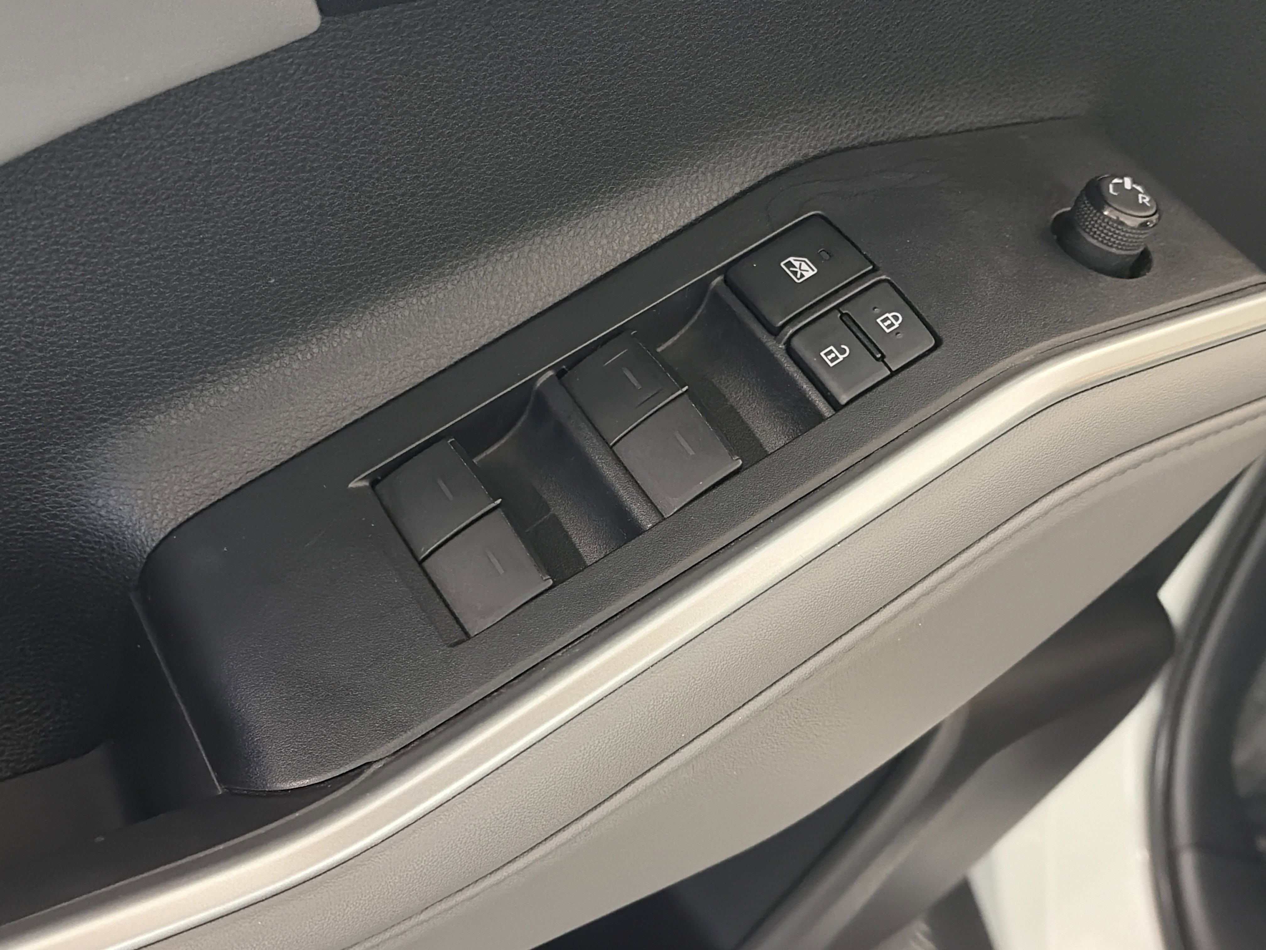 Used 2020 Toyota Highlander XLE image 13