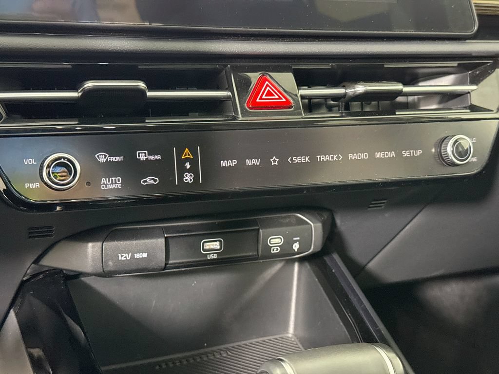 Used 2025 Kia Niro EX Touring FWD image 8