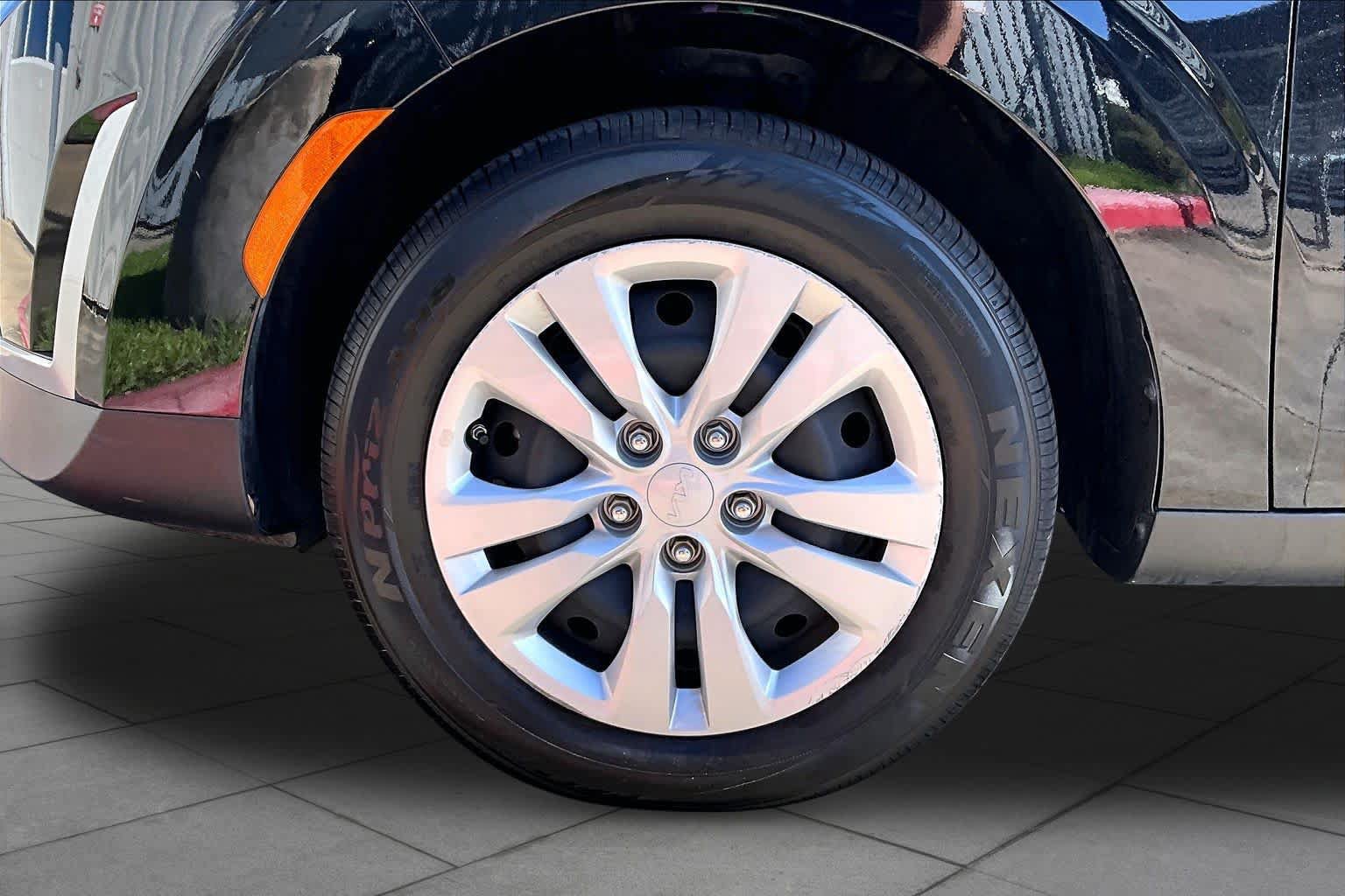 Used 2023 Kia Soul LX FWD image 10