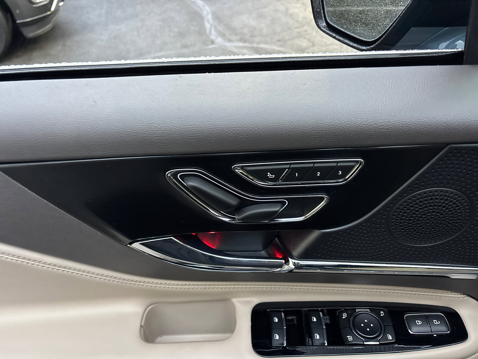 Certified 2023 Lincoln Corsair FWD w/ Equipment Group 101A image 12