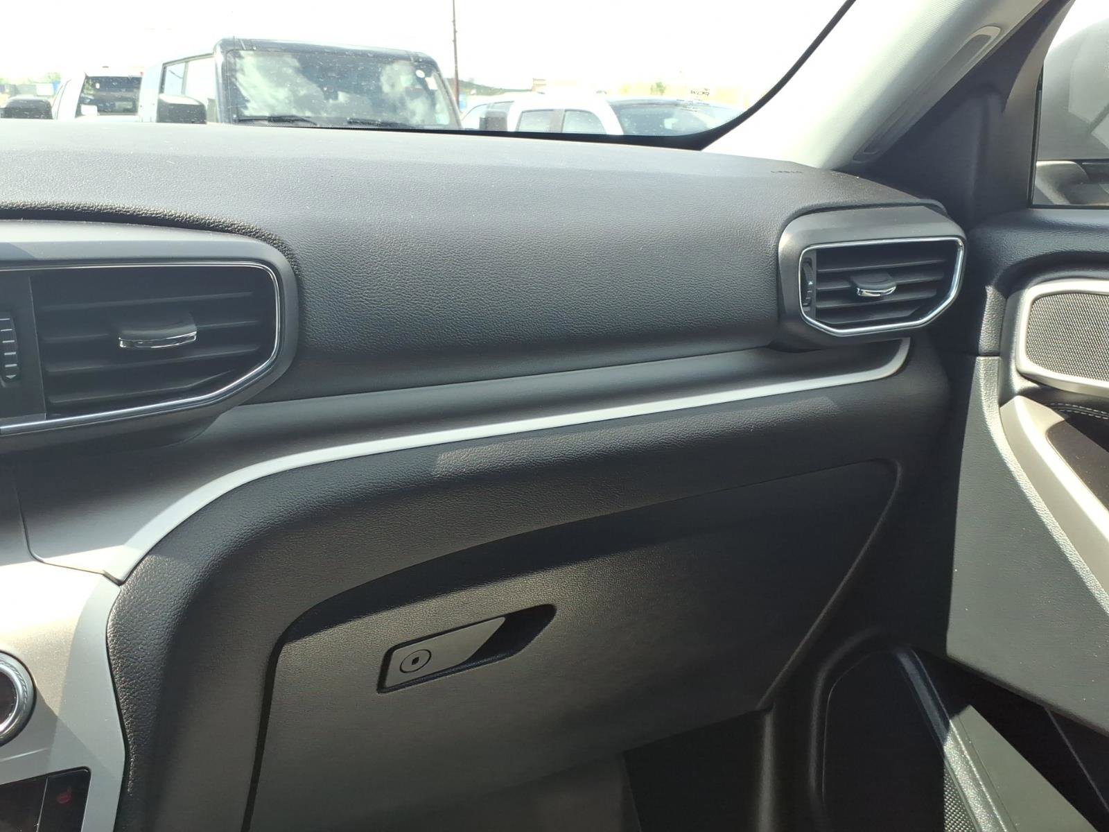 Used 2021 Ford Explorer XLT w/ Equipment Group 202A AWD/4WD image 15