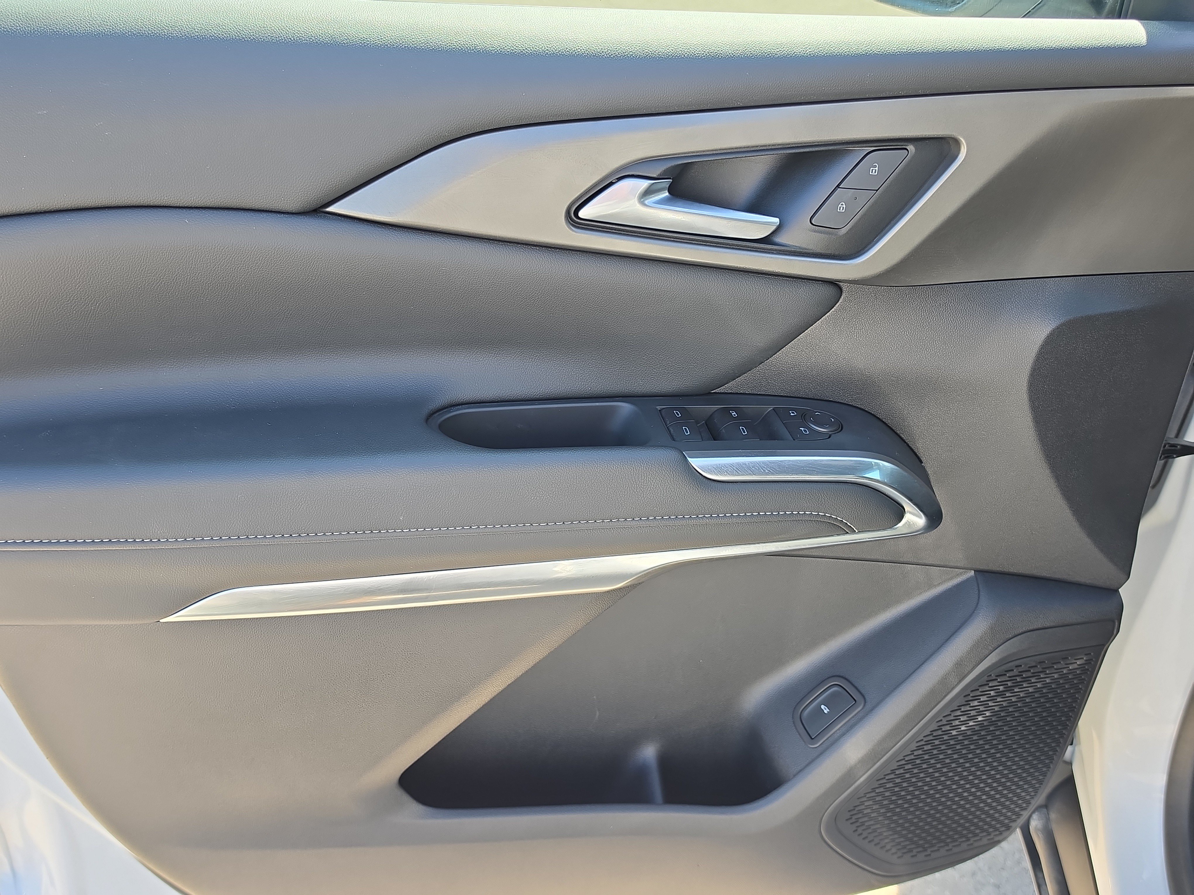 Used 2025 Chevrolet Traverse LT FWD image 19