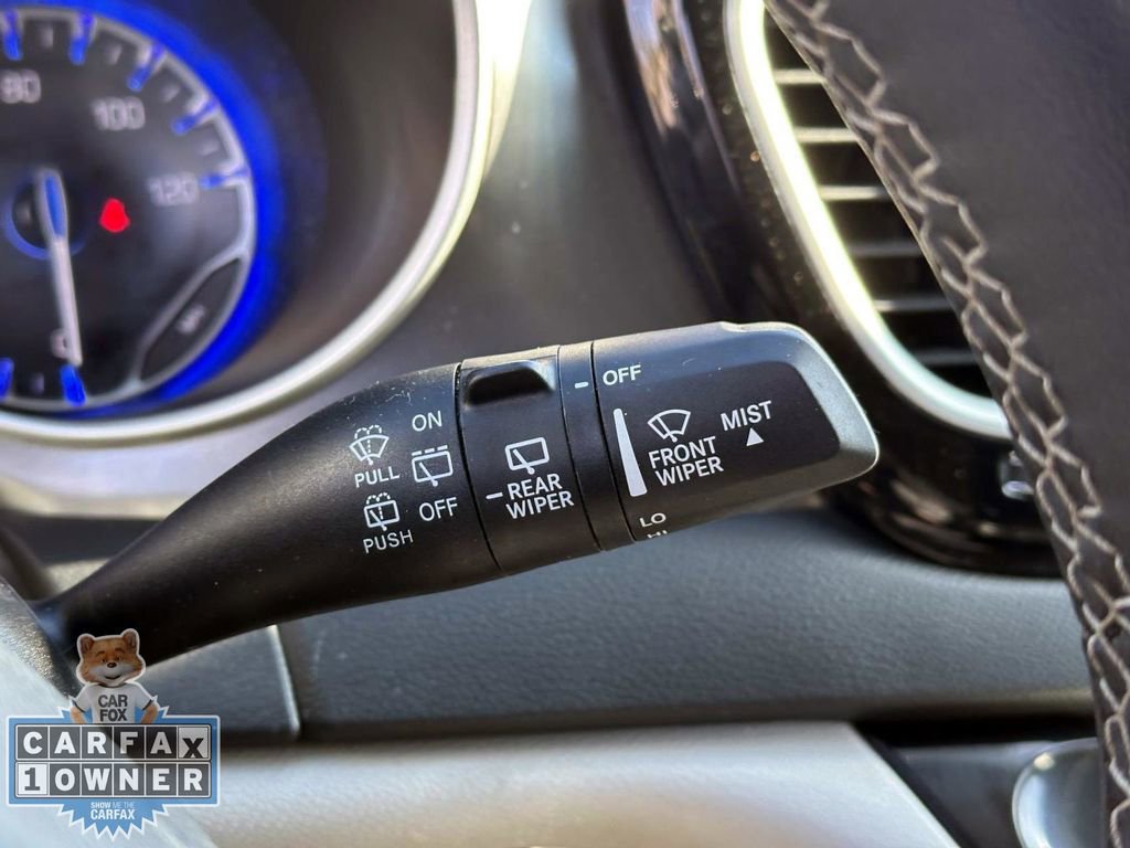 Used 2023 Chrysler Pacifica Touring-L image 28