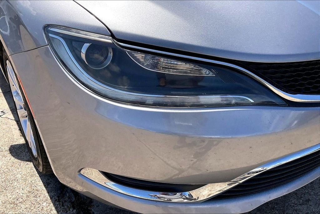 Used 2015 Chrysler 200 Limited FWD image 32