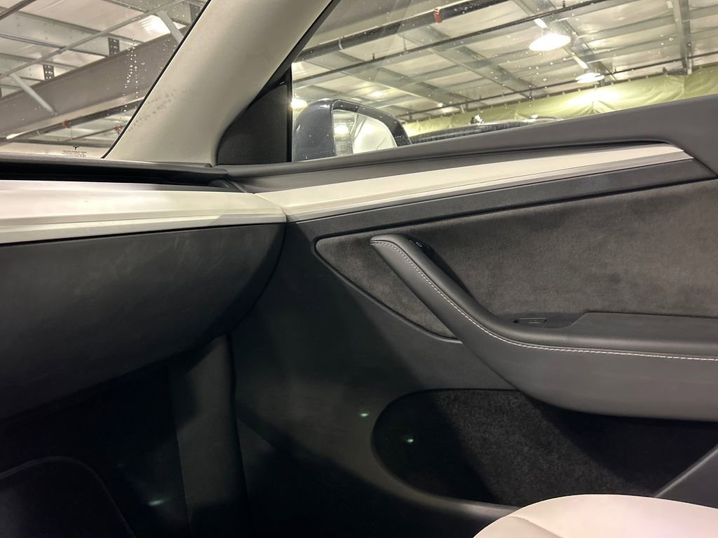Used 2023 Tesla Model Y Long Range image 18
