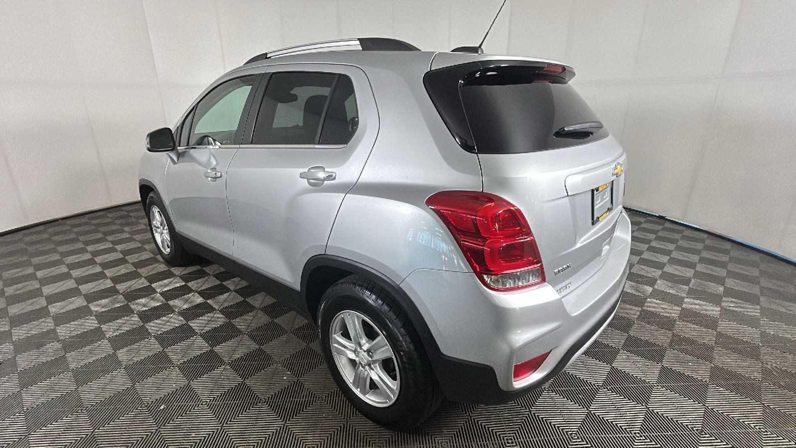 Used 2019 Chevrolet Trax LT w/ LT Convenience Package FWD image 5
