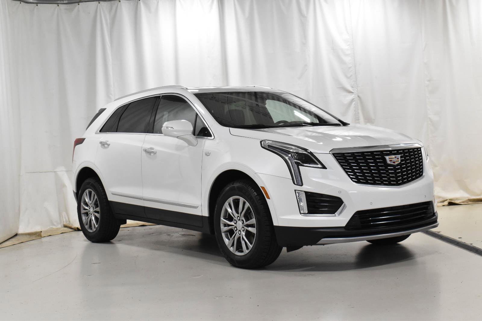 Certified 2022 Cadillac XT5 Premium Luxury w/ LPO, Floor Liner Package image 31