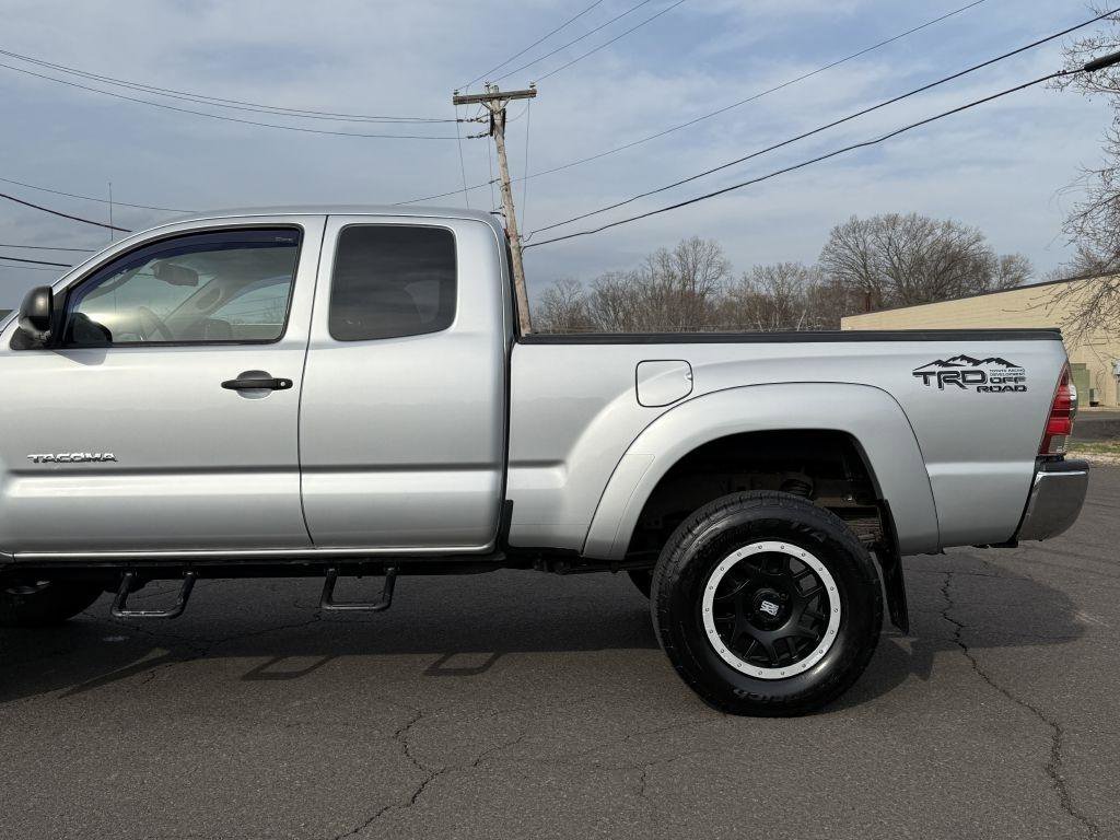 Used 2011 Toyota Tacoma 4x4 Access Cab w/ SR5 Pkg #2 image 6
