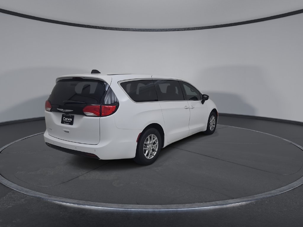 New 2027 Chrysler Pacifica LX FWD image 14
