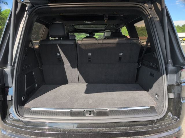 Certified 2023 Jeep Grand Wagoneer Series III w/ Rear Seat Video Group 1 AWD/4WD image 6