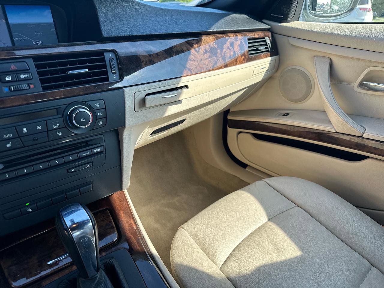 Used 2013 BMW 335i Convertible w/ Premium Pkg RWD image 22