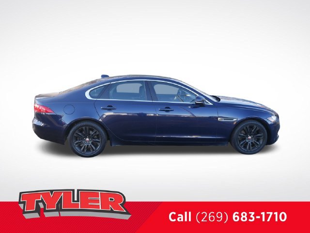 Used 2017 Jaguar XF Premium AWD/4WD image 9